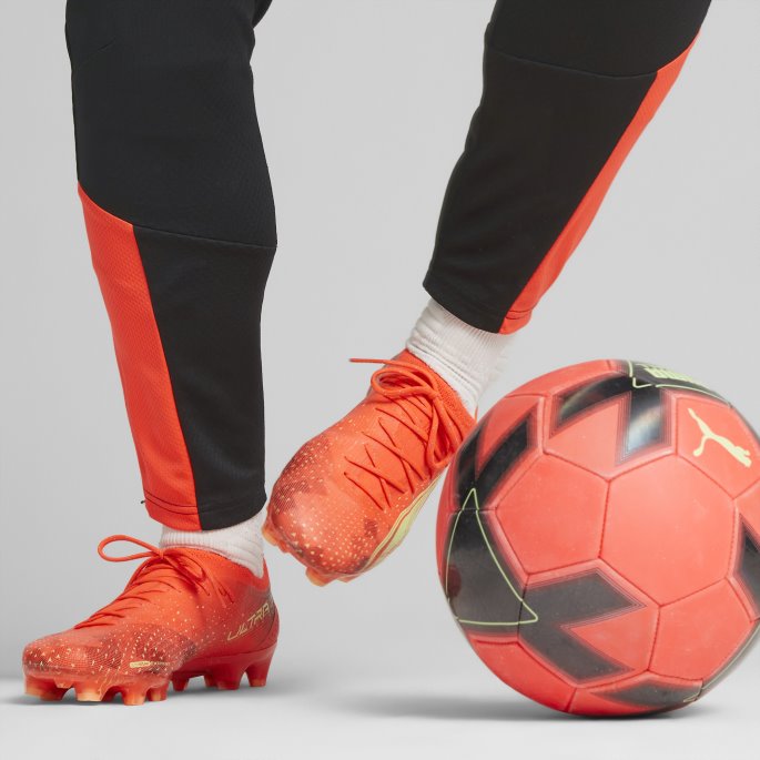 Brennende Korallbrusende Lys-svart Puma På Tilbud Ultra Ultimate Fg-ag Fotballsko