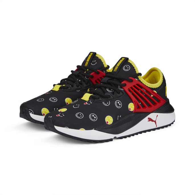 Puma På Tilbud X Smileyworld Pacer Future Youth Joggesko Svart-rød-levende Gul