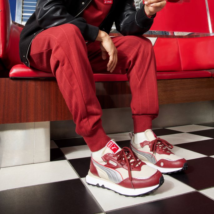 Puma På Tilbud X Coca-cola Rider Fv Sneaker Intens Rød-sølv-elfenben Glød