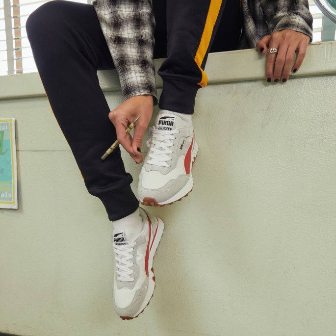 Hvit-platina Grå Puma På Tilbud Essentials Rider Fv Joggesko