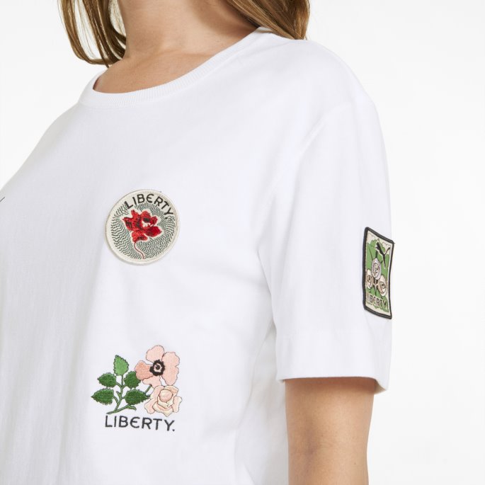 Hvit Puma På Tilbud X Liberty Badge Damet-skjorte