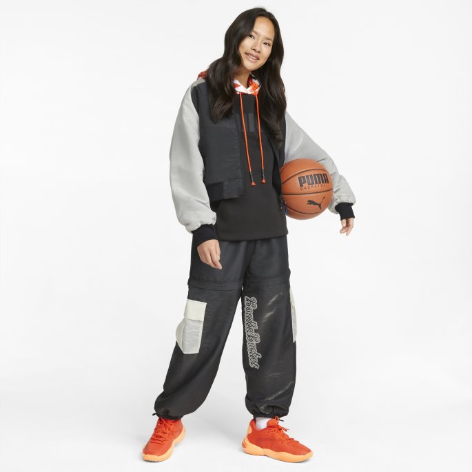 Svart, Uberørt Puma På Salg Med En Bøtte Basketballbukser For Kvinner