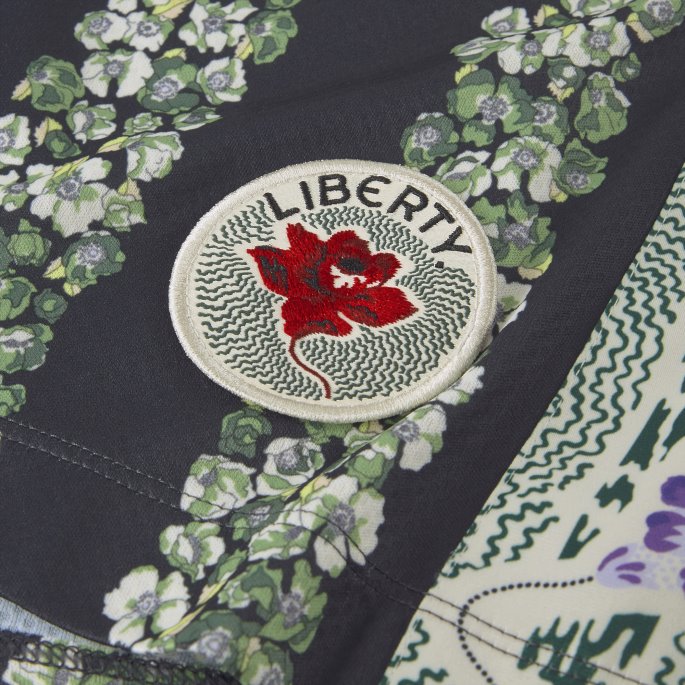 Puma På Tilbud X Liberty Shorts For Kvinner Svart-aop