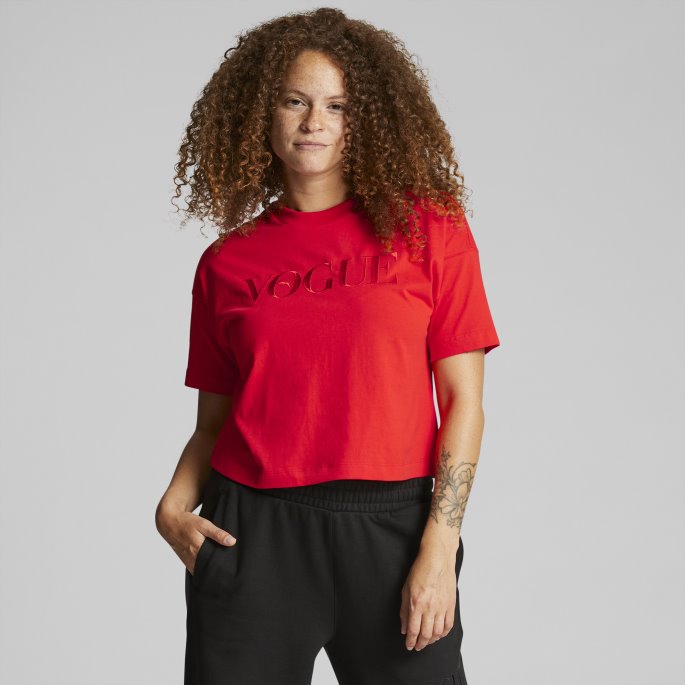 Puma På Tilbud X Vogue Grafisk T-skjorte For Kvinner Ildrød