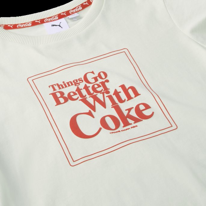 Puma På Tilbud X Coca-cola Grafisk T-skjorte For Kvinner Ivory Glød