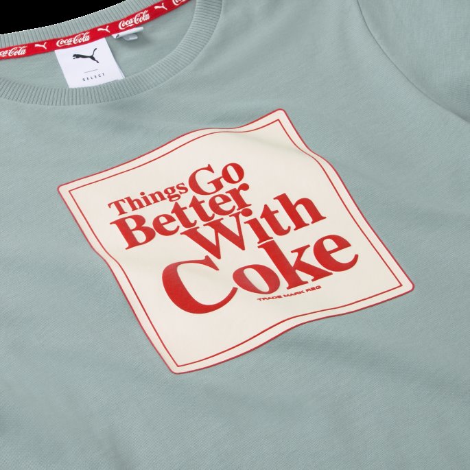 Puma På Tilbud X Coca-cola Grafisk Tee Skifer For Kvinner