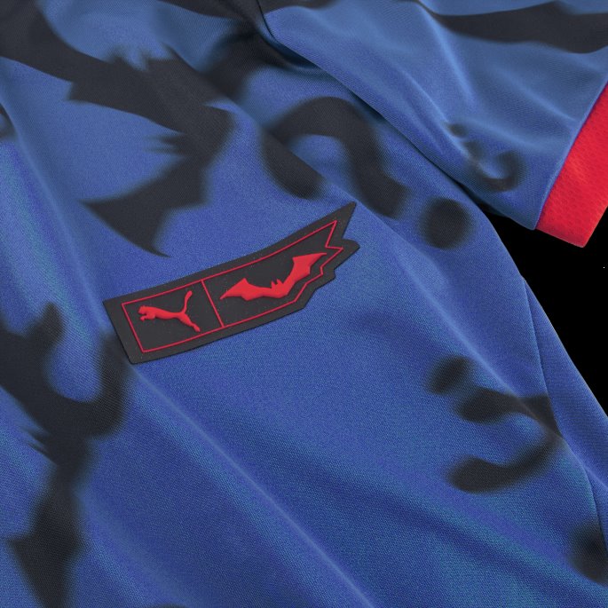 Puma På Salg X Batman Grafisk Ungdomsfotball Tee Surfe På Nettet